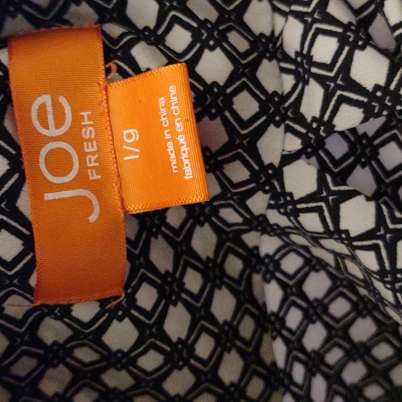 Women’s Joe Fresh pull over long sleeve all over black& white print, large - Picture 4 of 5